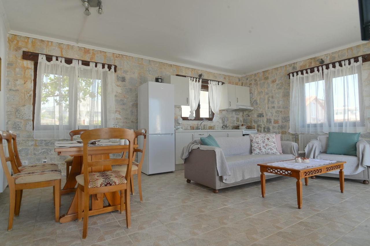 Antorina Beachfront Villas With Private Pools Kamari  Екстер'єр фото